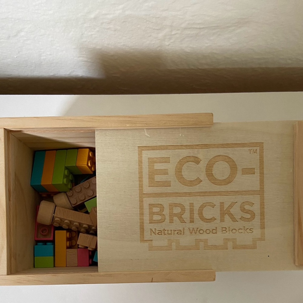 Eco bricks